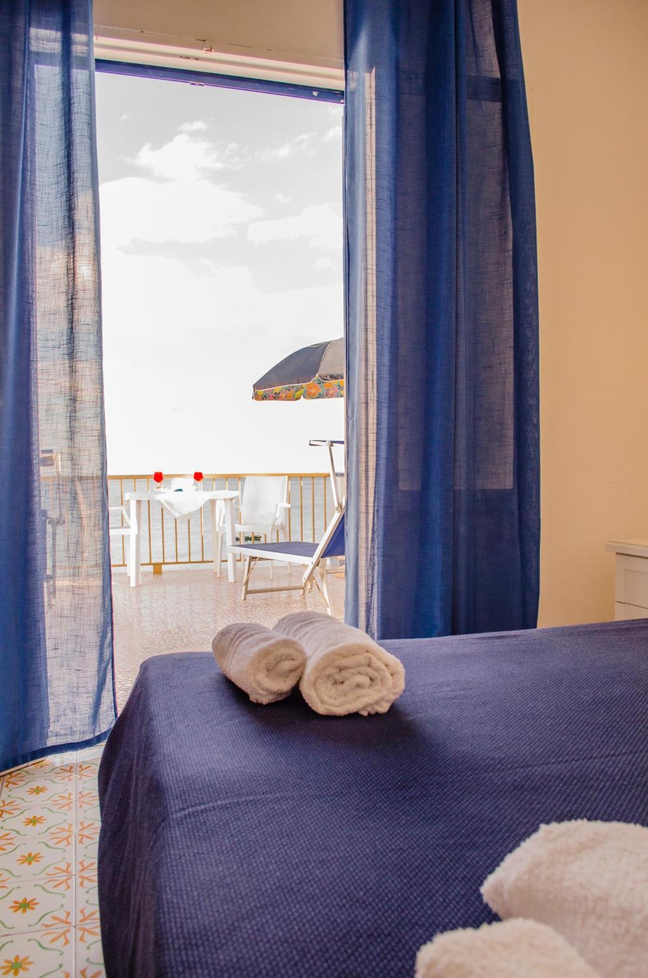 Hotel Regina Del Mare Barano dʼIschia الغرفة الصورة