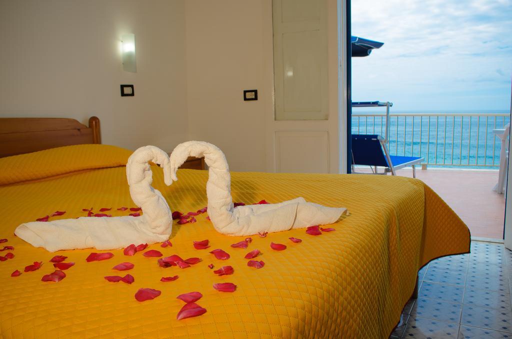 Hotel Regina Del Mare Barano dʼIschia الغرفة الصورة